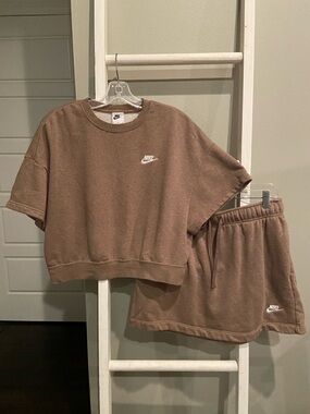 Nike Club Fleece crew neck short sleeve skirt set
